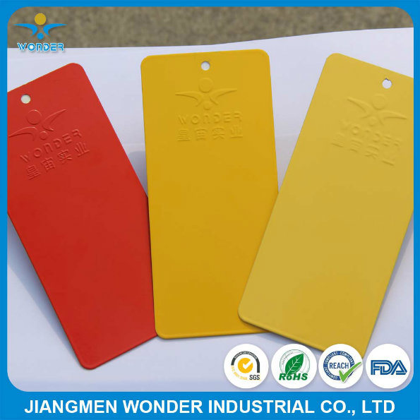 abrigo de polvo negro mojado